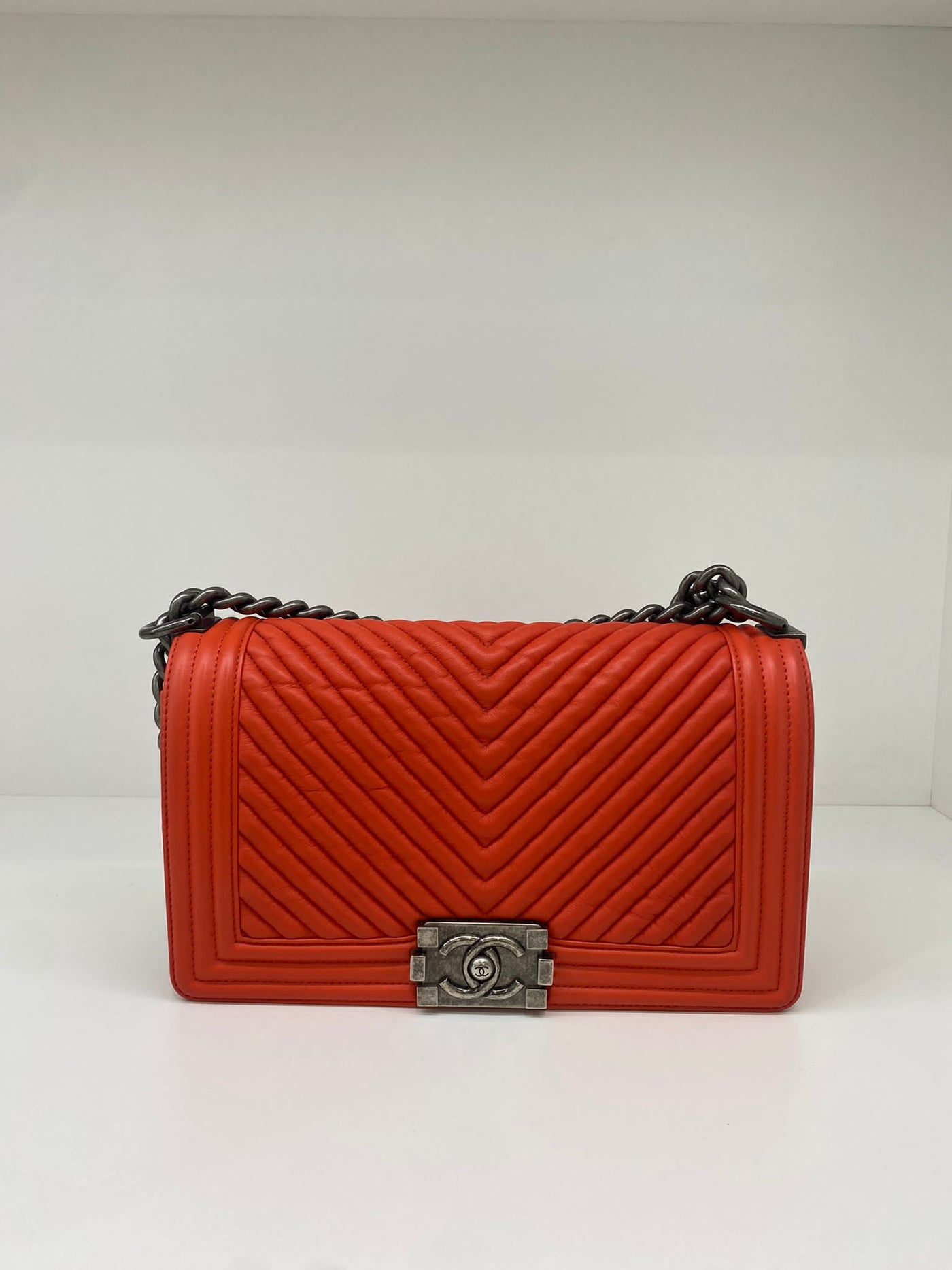 Chanel Medium Boy Bag - blood orange - Ruthenium Hardware