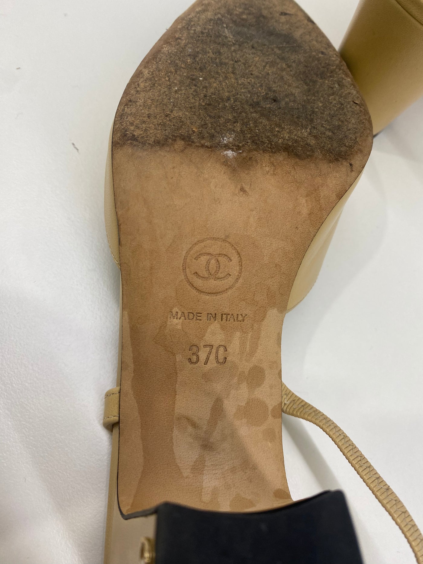 Chanel Beige and Black Slingbacks 37c