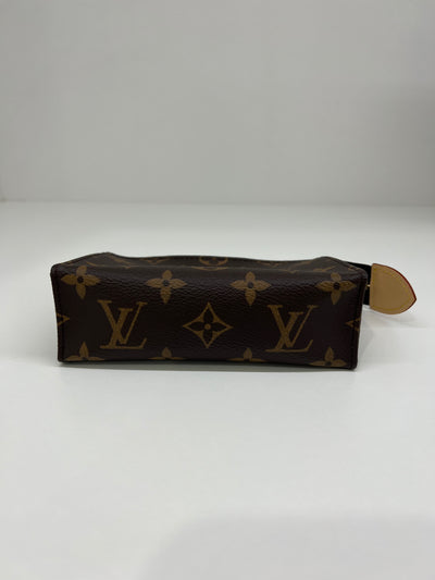 Louis Vuitton Toiletry 15