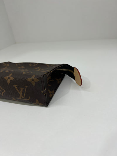 Louis Vuitton Toiletry 15