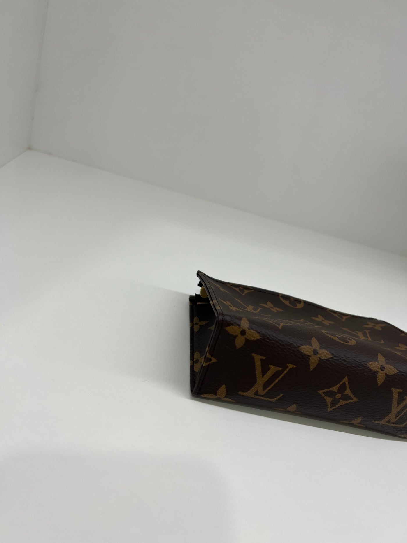 Louis Vuitton Toiletry 15