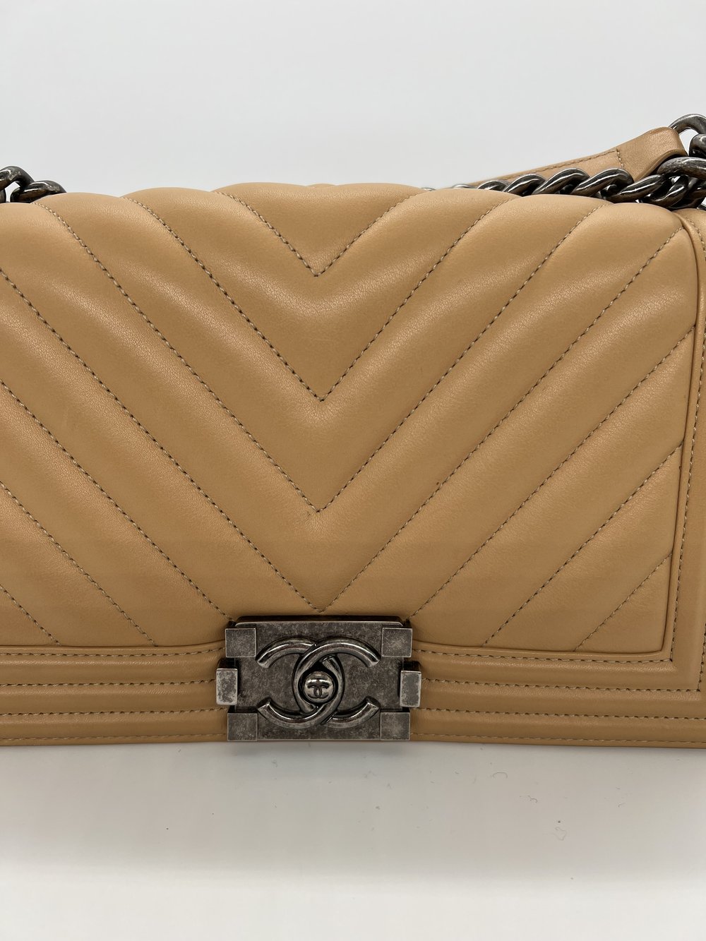 Chanel Boy Bag Medium - Beige Ruthenium Hardware