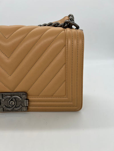 Chanel Boy Bag Medium - Beige Ruthenium Hardware