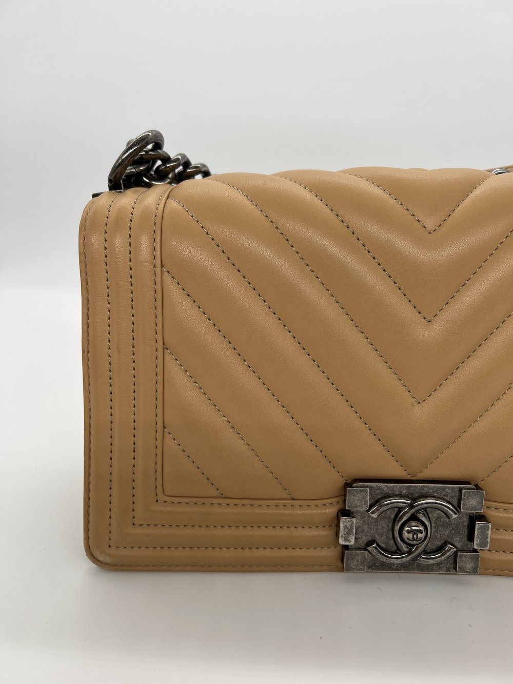 Chanel Boy Bag Medium - Beige Ruthenium Hardware