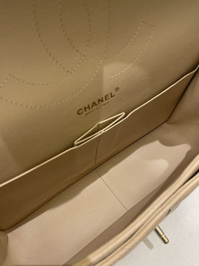 Chanel Classic  Jumbo Flap Beige Caviar GHW (OE)