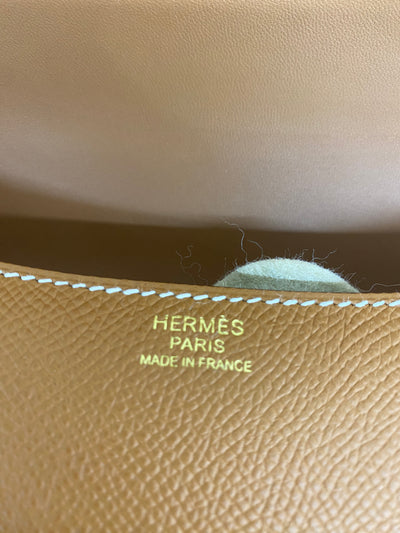 Hermès 4 Men - Hermes logo stamp as seen in Constance bag. 1 fake