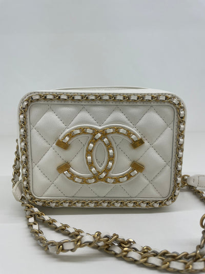 Chanel White Vanity Small - Chain Detail