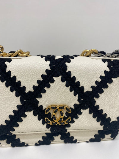 Chanel 19 Wallet On Chain black/white