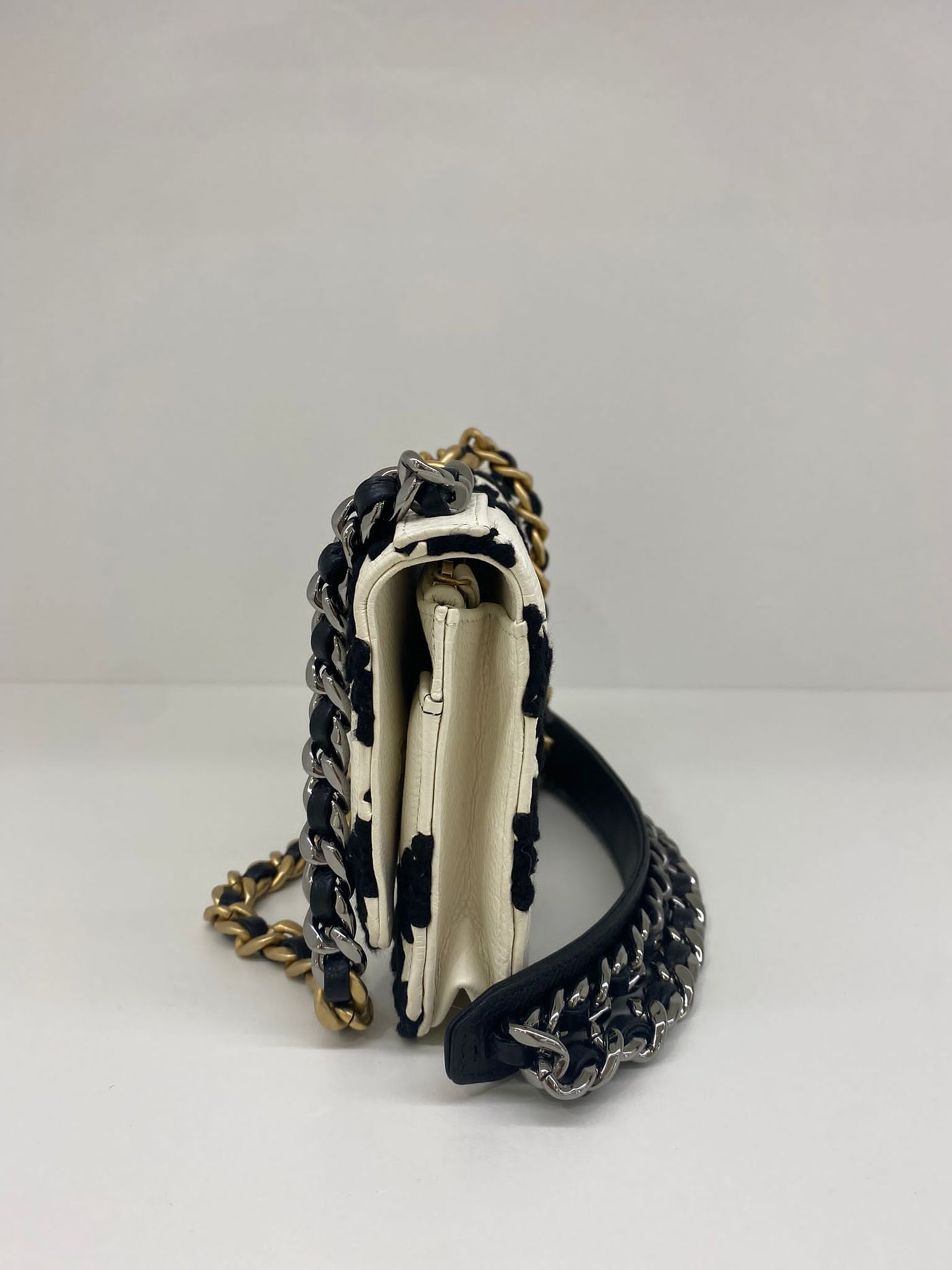 Chanel 19 Wallet On Chain black/white