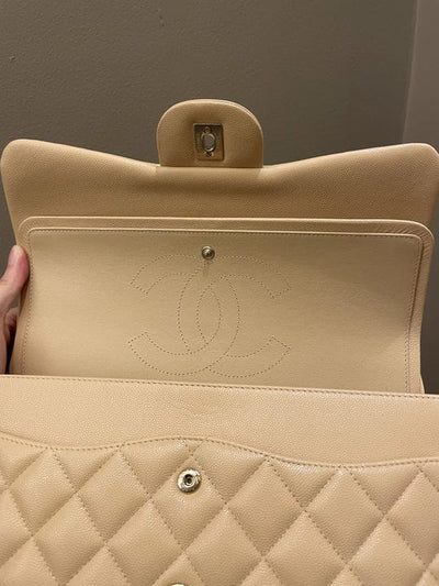 Chanel Classic  Jumbo Flap Beige Caviar GHW (OE)