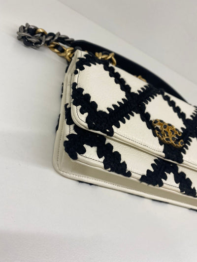 Chanel 19 Wallet On Chain black/white