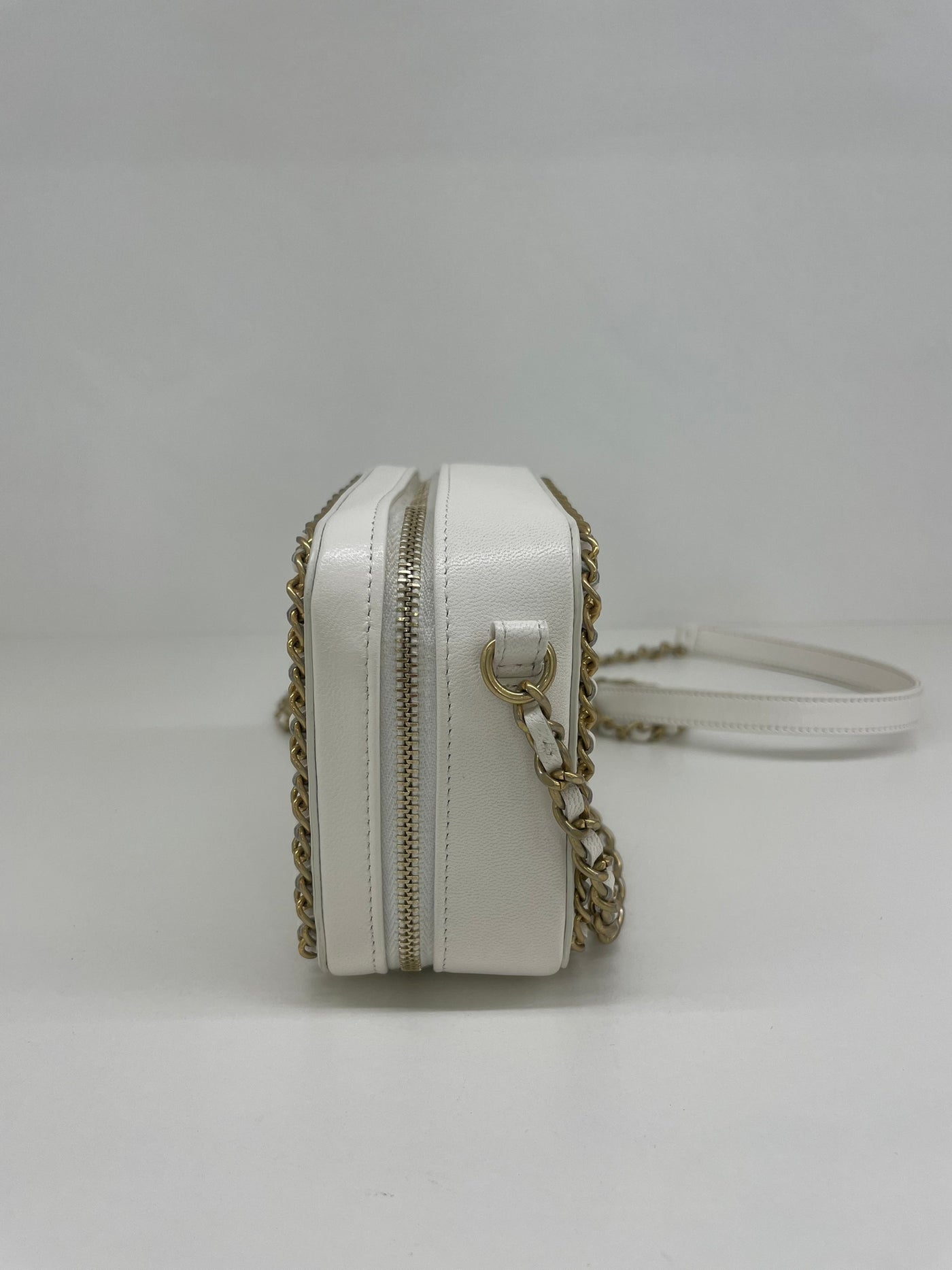 Chanel White Vanity Small - Chain Detail