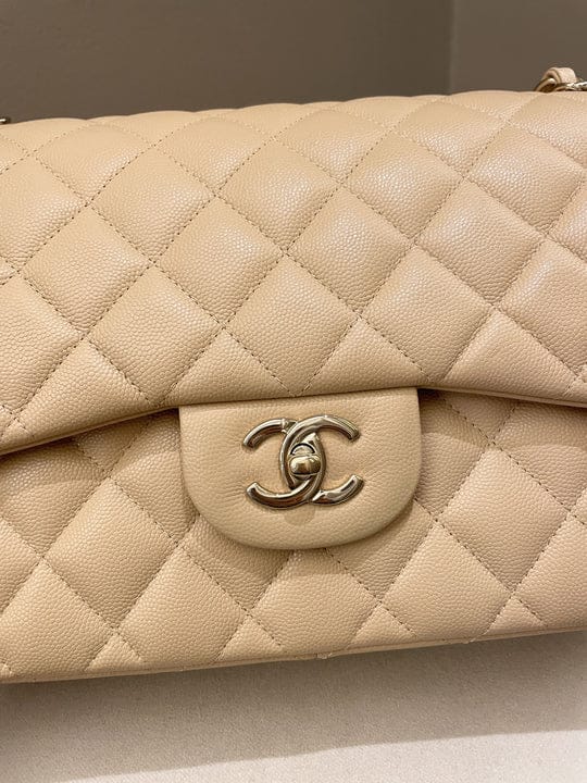 Chanel Classic  Jumbo Flap Beige Caviar GHW (OE)
