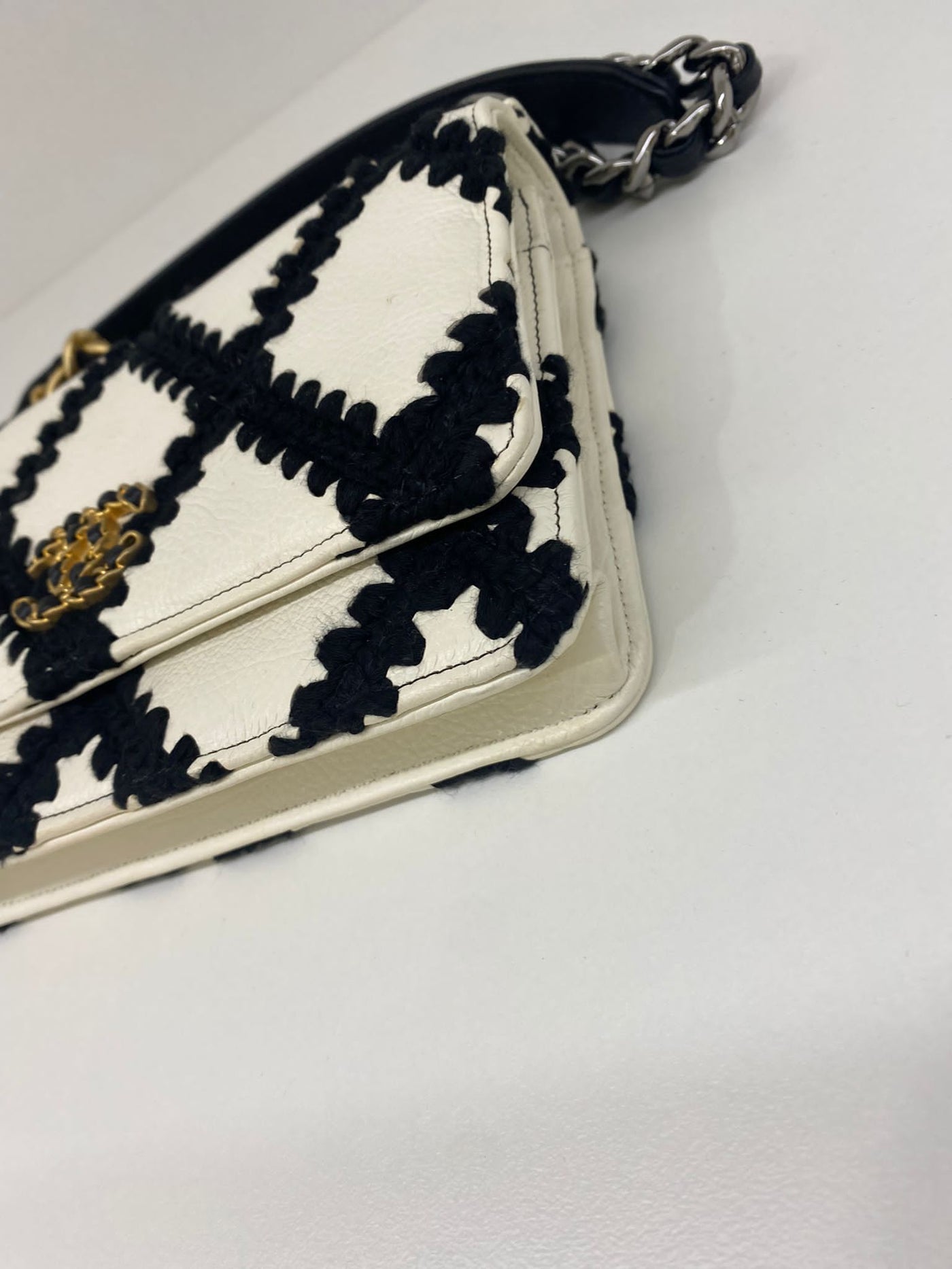 Chanel 19 Wallet On Chain black/white