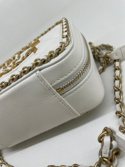 Chanel White Vanity Small - Chain Detail